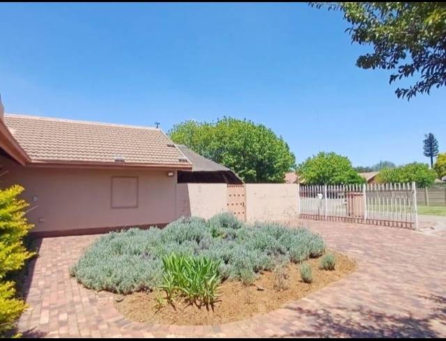 3 BEDROOM HOUSE FOR SALE IN VAAL PARK EXT 1